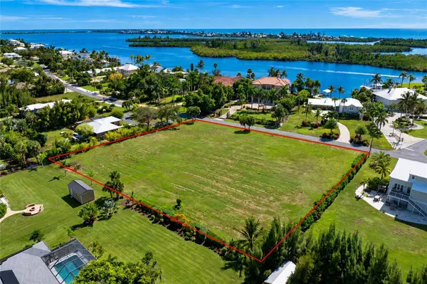 220 GREEN DOLPHIN DR, Placida, FL 33946