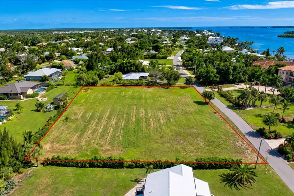 220 GREEN DOLPHIN DR, Placida, FL 33946