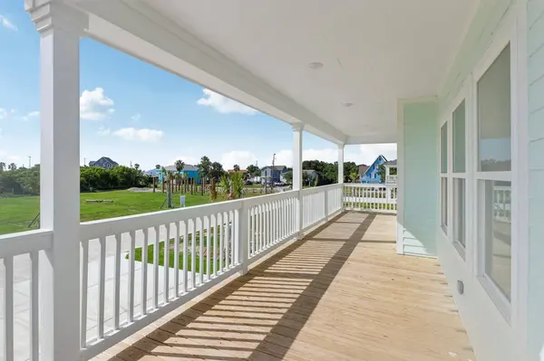 1319 Sapphire Palms CT, San Leon, TX 77539