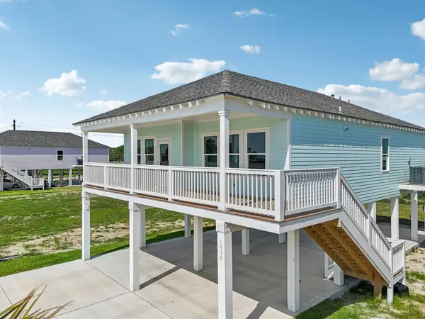 1330 Sapphire Palms CT, San Leon, TX 77539