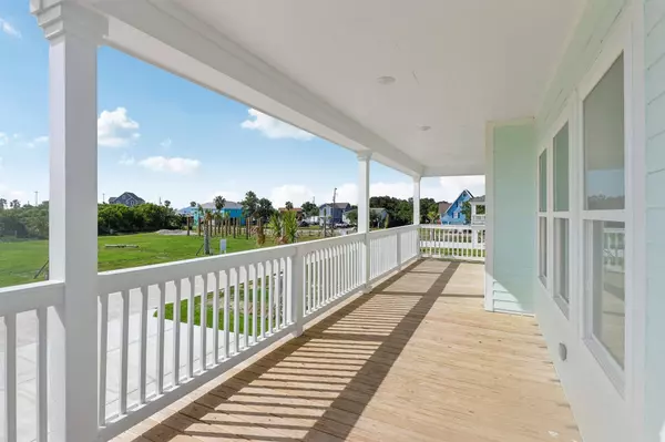 1326 Sapphire Palms CT, San Leon, TX 77539