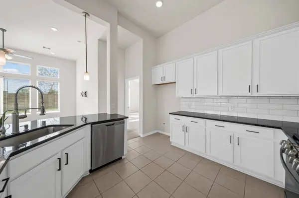 13105 Oleander Bay LN, Texas City, TX 77568