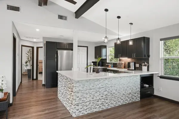 3802 Bayshore DR, Bacliff, TX 77518