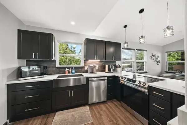 3802 Bayshore DR, Bacliff, TX 77518