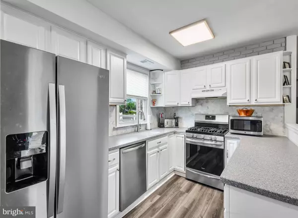 3 REGULUS DR, Turnersville, NJ 08012