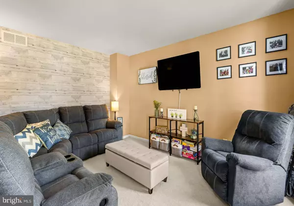 5 LACY CT, Clayton, NJ 08312