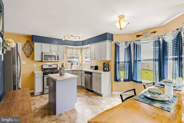 5 LACY CT, Clayton, NJ 08312