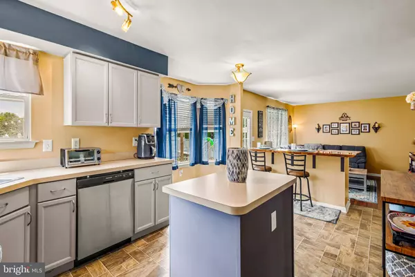 5 LACY CT, Clayton, NJ 08312