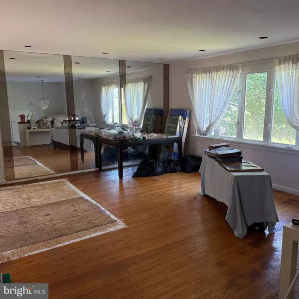 206 MIMOSA DR, Cherry Hill, NJ 08003