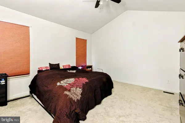 1657 CARRIAGE DR, Williamstown, NJ 08094