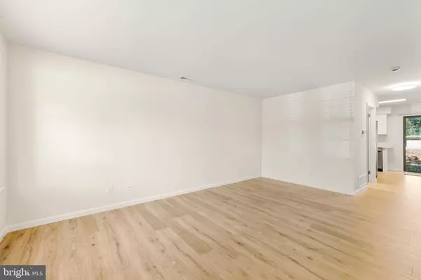 512 ESSEX, West Deptford, NJ 08051