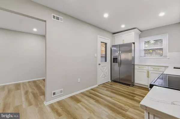 18 MADISON ST, Swedesboro, NJ 08085