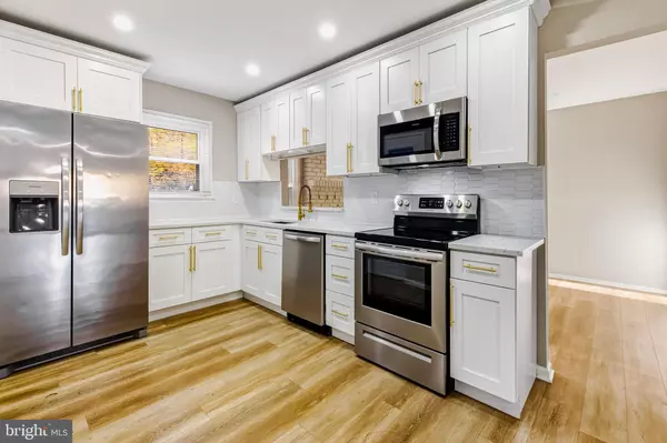 18 MADISON ST, Swedesboro, NJ 08085