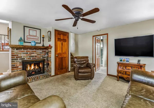 831 RICHMOND DR, Sicklerville, NJ 08081