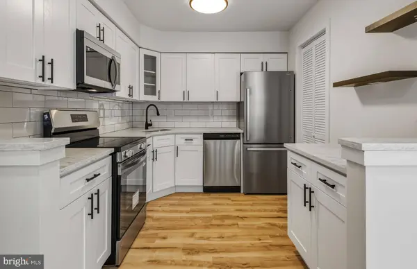 1 WINDSOR CT, Sewell, NJ 08080