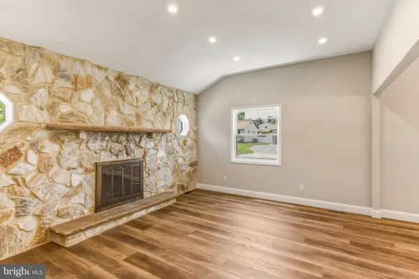 124 WHITMAN, Turnersville, NJ 08012