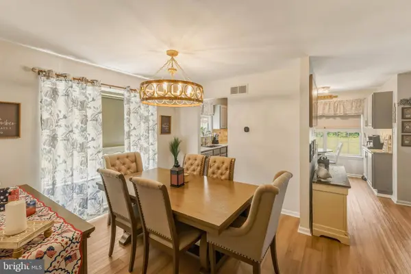 437 LONGFELLOW DR, Williamstown, NJ 08094
