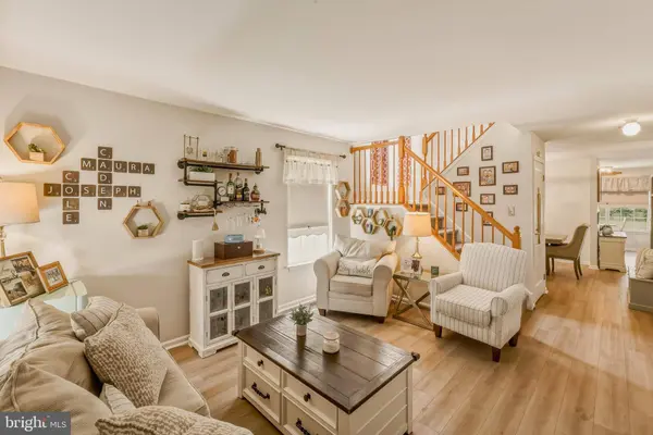 437 LONGFELLOW DR, Williamstown, NJ 08094
