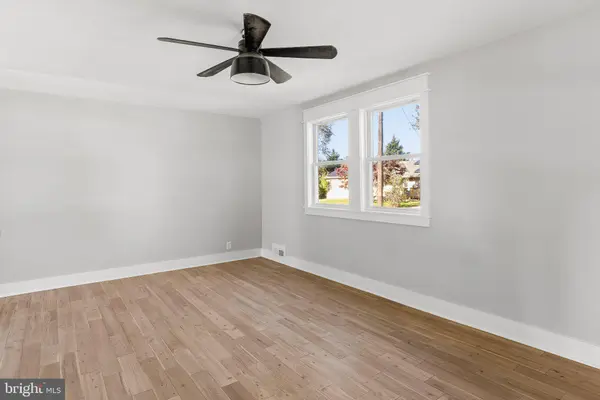 15 VASSAR AVE, Somerdale, NJ 08083