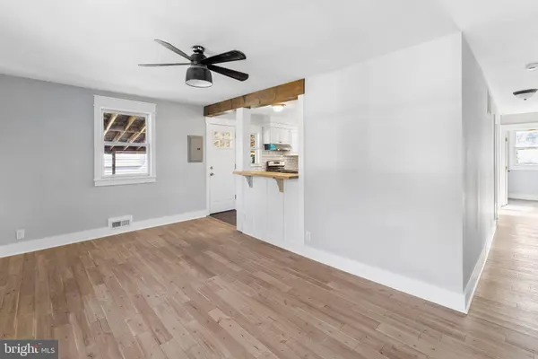 15 VASSAR AVE, Somerdale, NJ 08083