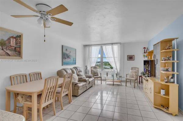 2899 Collins Ave #946, Miami Beach, FL 33140