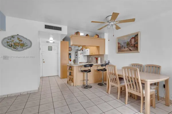 2899 Collins Ave #946, Miami Beach, FL 33140