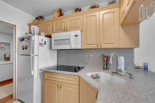 2899 Collins Ave #946, Miami Beach, FL 33140