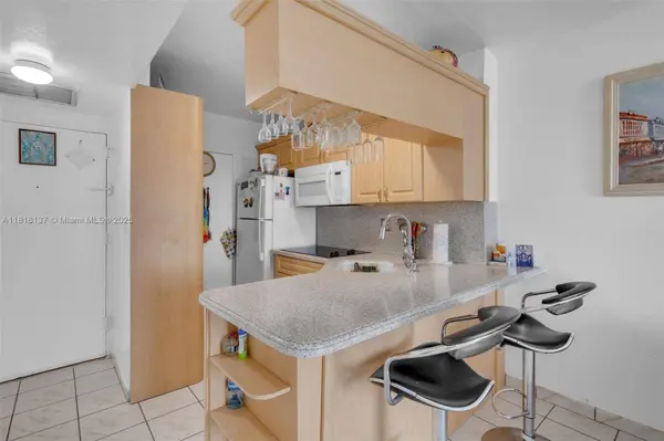 2899 Collins Ave #946, Miami Beach, FL 33140