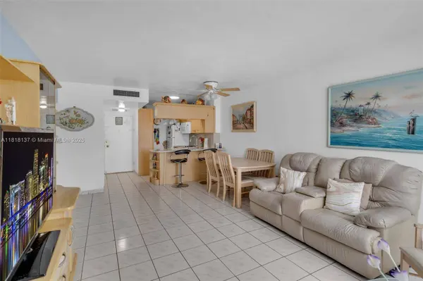 2899 Collins Ave #946, Miami Beach, FL 33140