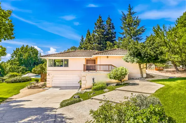 8918 Oak View Dr, Oakdale, CA 95361-9253
