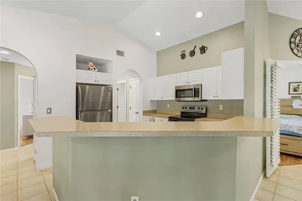 810 SW 10TH PL, Cape Coral, FL 33991