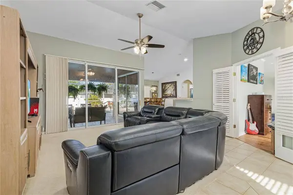 810 SW 10TH PL, Cape Coral, FL 33991