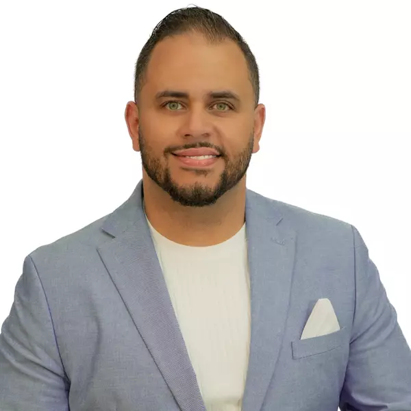 Cesar Sanchez La Rosa Realry Realtor serving Central florida realtor