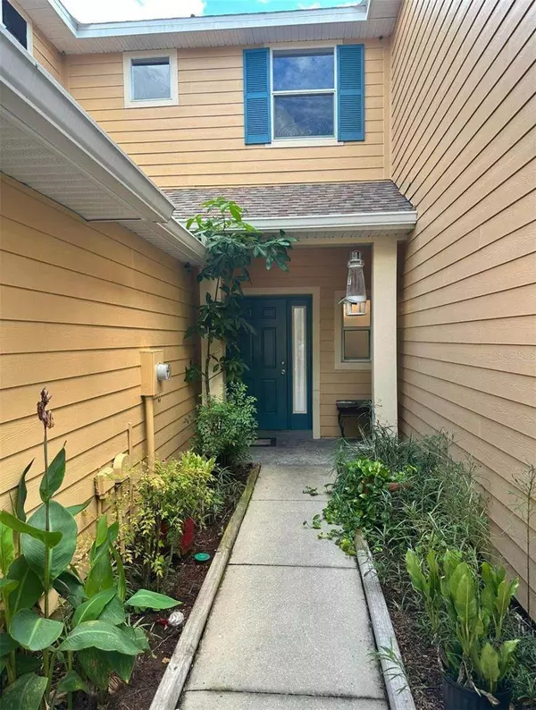 8961 IRON OAK AVE, Tampa, FL 33647