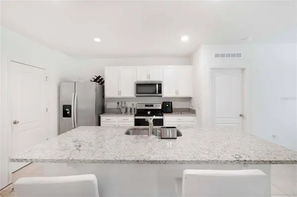 321 CHARLES DR, Deland, FL 32724