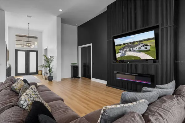 18800 GROVES DR, Groveland, FL 34736