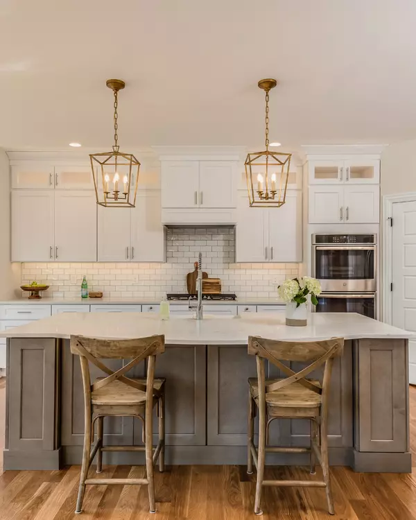 O Que Está Fazendo Sua Ilha de Cozinha Perder Valor Estético? Descubra os Erros Mais Comuns e Como Corrigi-los com Elegância