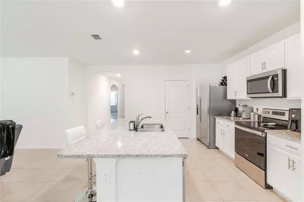 321 CHARLES DR, Deland, FL 32724