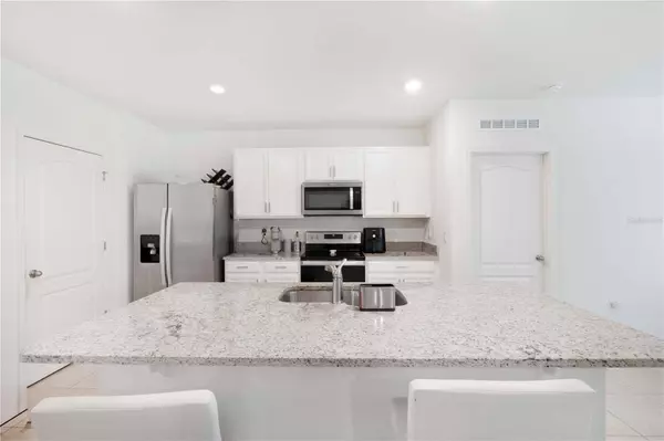 321 CHARLES DR, Deland, FL 32724