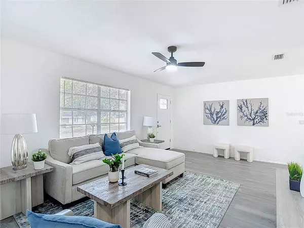 10017 N HARTTS DR, Tampa, FL 33617