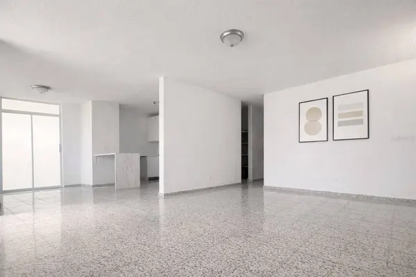 519 #8 BLOQUE 187, Carolina, PR 00985