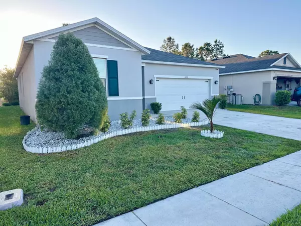 1153 Augustus Dr, Davenport, FL 33896-8630