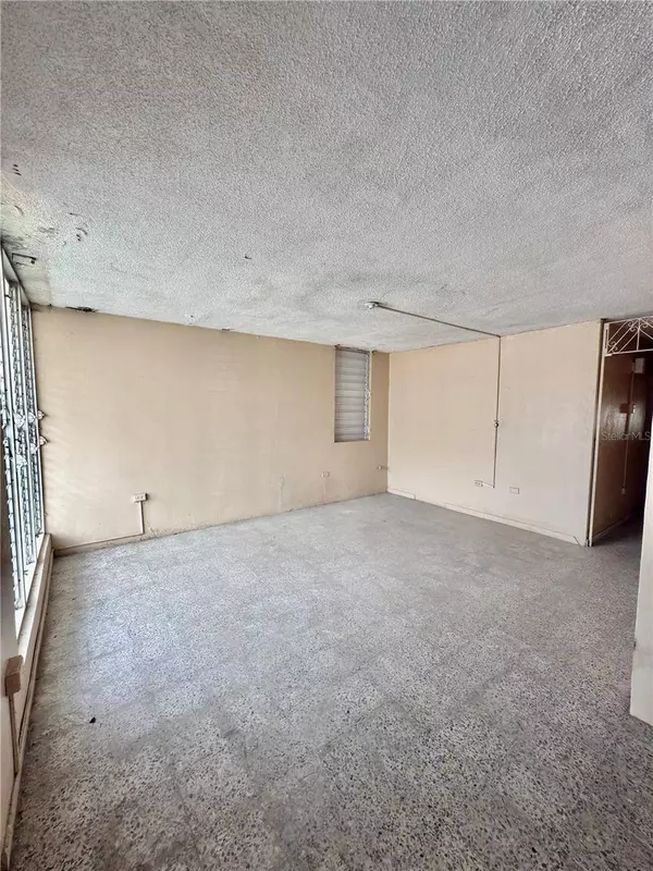 33 JARDINES DEL CARIBE RD, Ponce, PR 00728