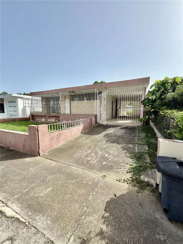 33 JARDINES DEL CARIBE RD, Ponce, PR 00728