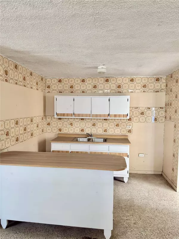 33 JARDINES DEL CARIBE RD, Ponce, PR 00728