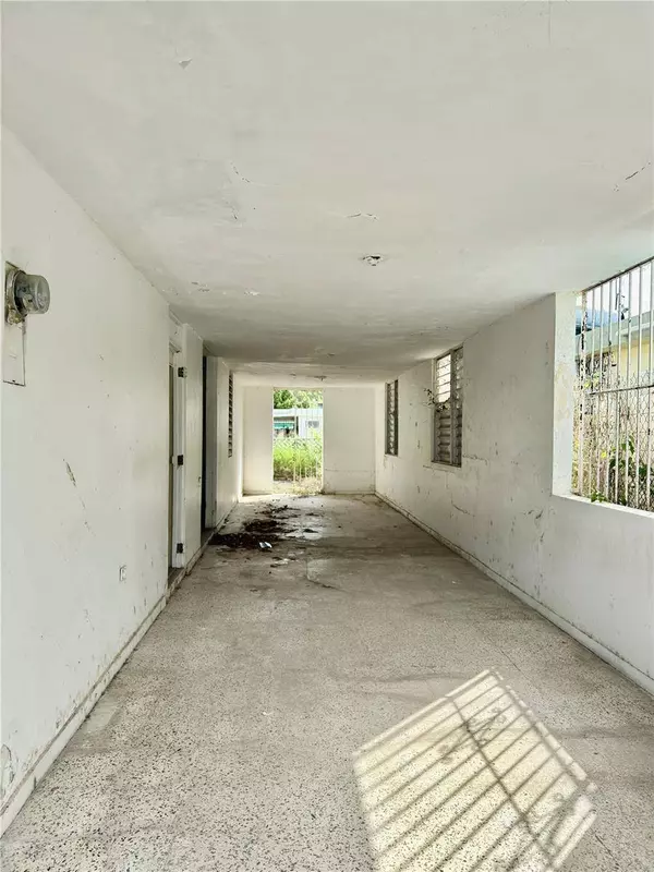 33 JARDINES DEL CARIBE RD, Ponce, PR 00728