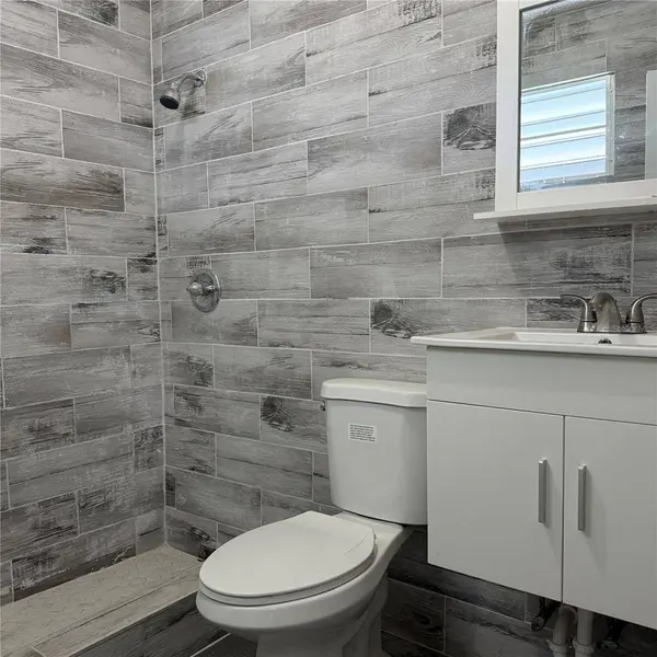 143 JARDINES DE COUNTRY CLUB #Apt 2, Carolina, PR 00983
