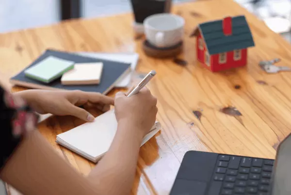 ¿Qué gastos tiene comprar casa?
