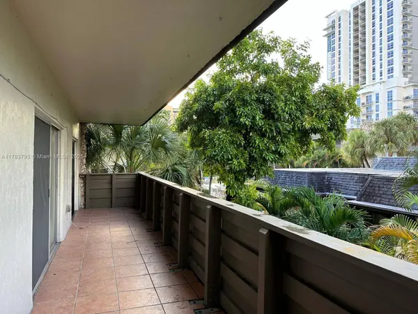 8335 SW 72nd Ave #202D, Miami, FL 33143