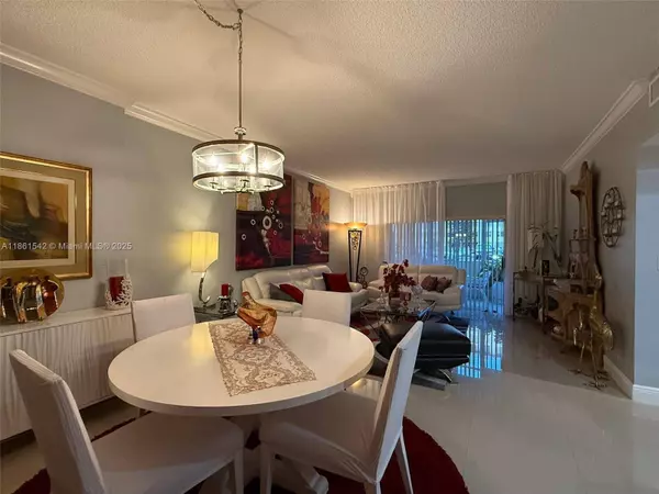 4350 Hillcrest Dr #112, Hollywood, FL 33021